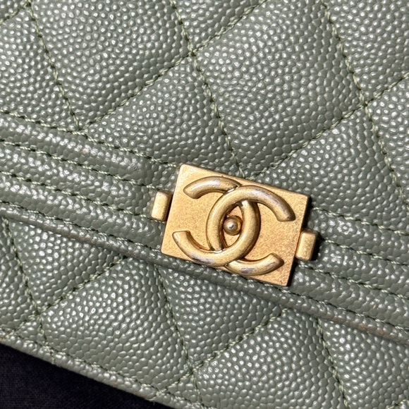 CHANEL Caviar Quilted Boy Wallet On Chain Light Green - Picture 3 of 16
